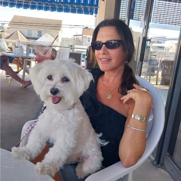 Meet your Posher, Lucia - Picture 1 of 1